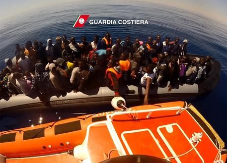 Italy: terrorists likely to make profit from running illegal migrant boats - ảnh 1